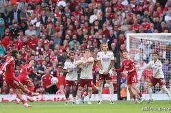 开云体育地址-利物浦队客场失利，英超资格悬念重重