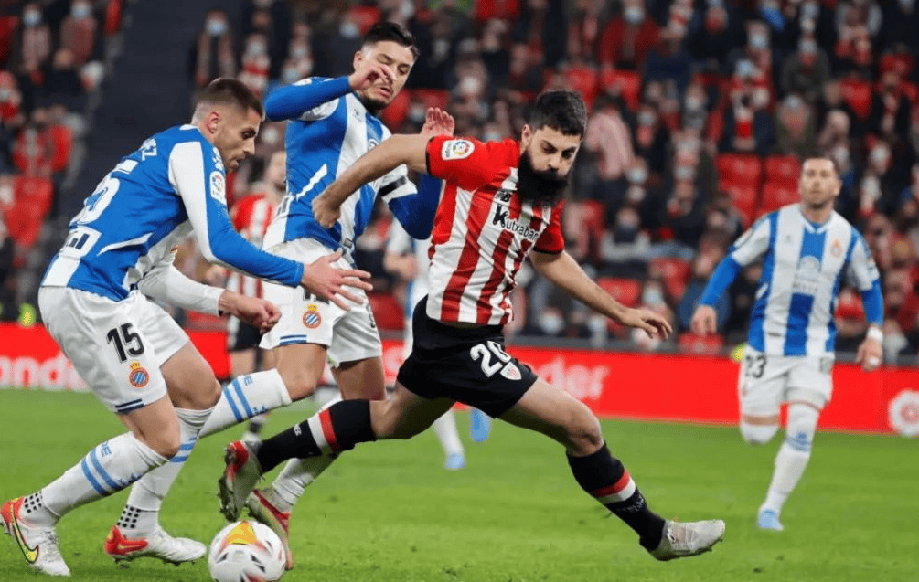 塞维利亚主帅批评球队防守漏洞，亟须改进