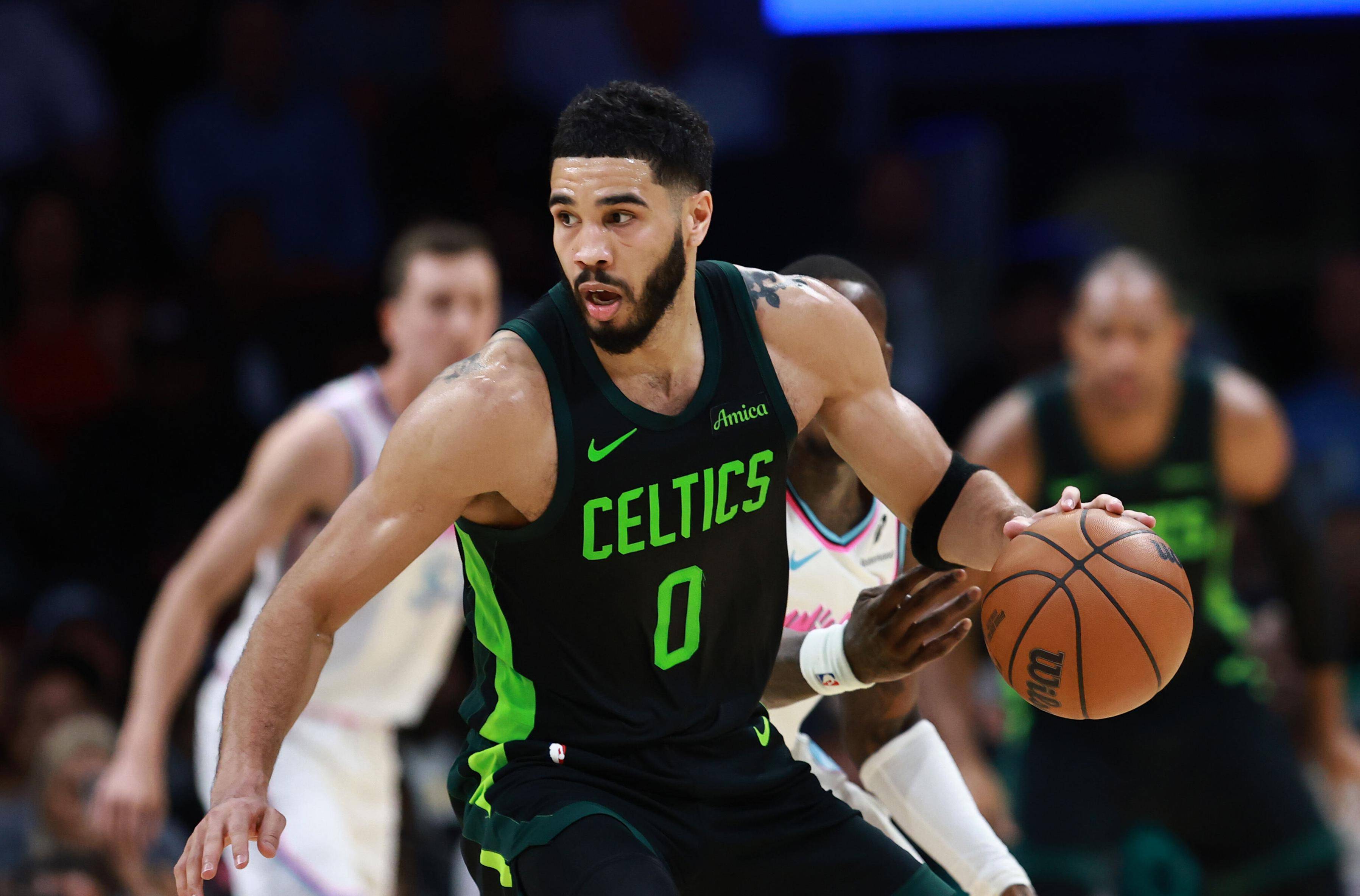 凯尔特人队新援首秀表现稳健,助球队获胜的简单介绍 凯尔特人队新援首秀表现稳健,助球队获胜的简单介绍