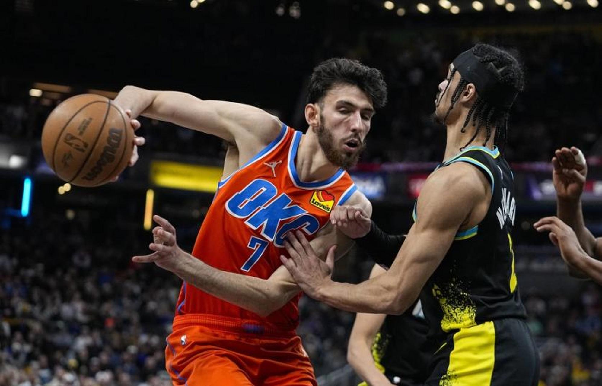 步行者队客场击败雷霆队,球队士气高涨 步行者队客场击败雷霆队,球队士气高涨