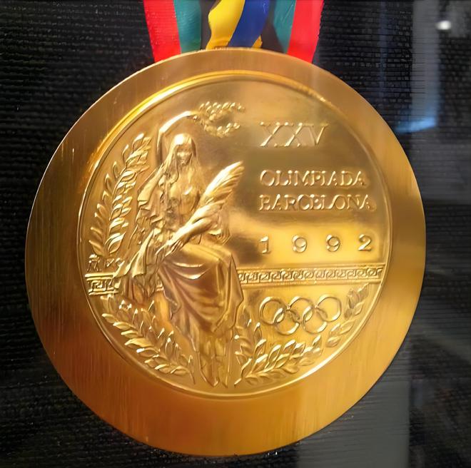 西班牙队员斩获金牌,闪耀赛场 西班牙队员斩获金牌,闪耀赛场