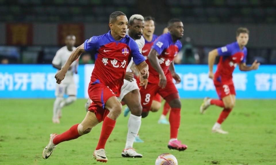 足球场上强者争霸,赛事战火再度燃烧的简单介绍 足球场上强者争霸,赛事战火再度燃烧的简单介绍