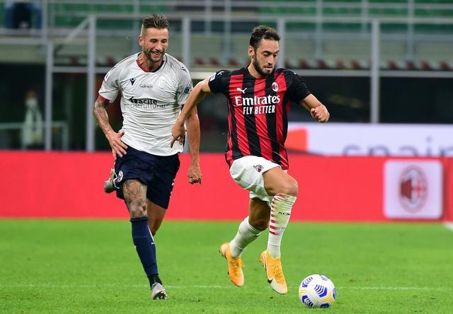 包含帕尔马客场逼平博洛尼亚，积分榜排名不变的词条