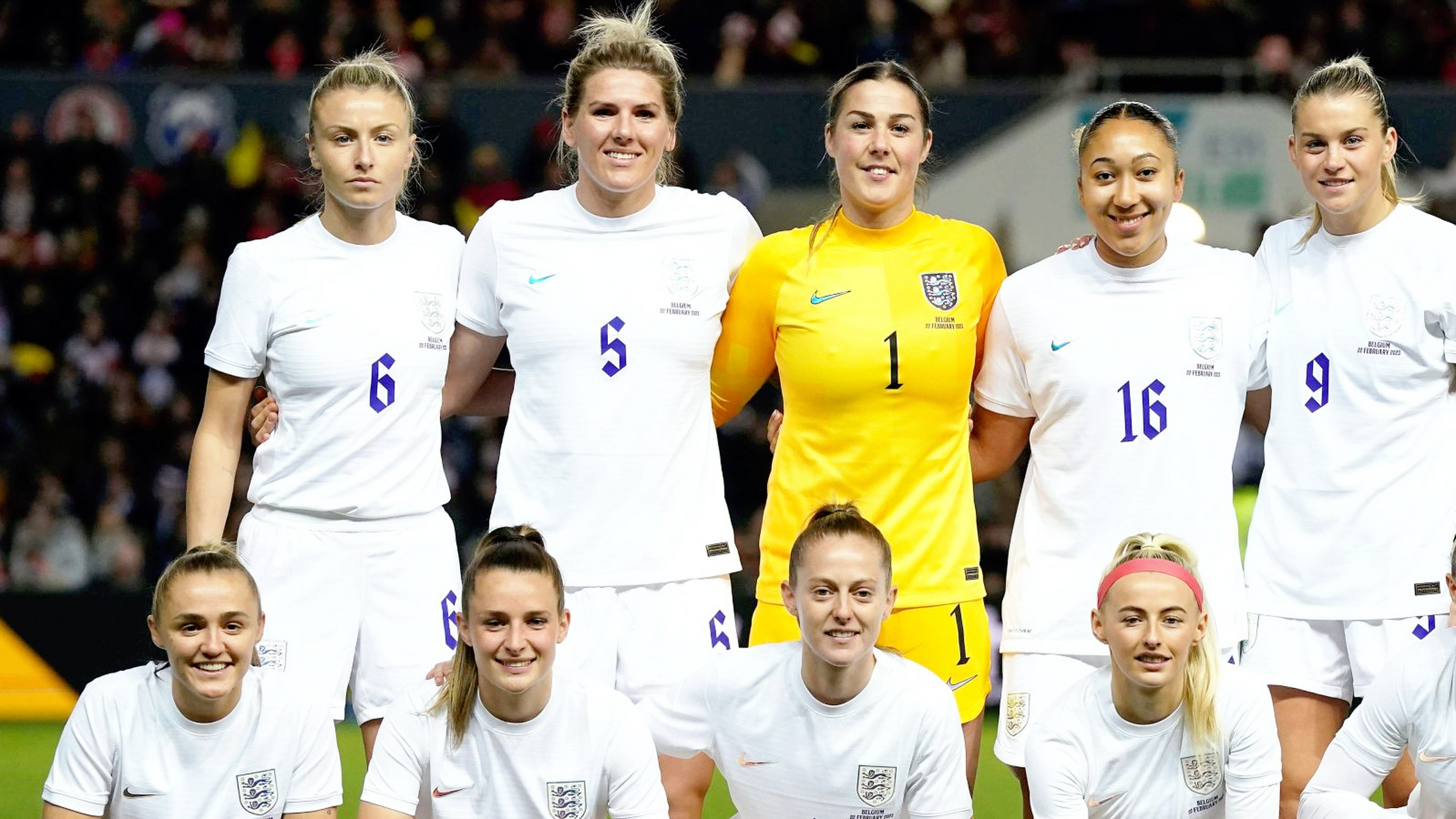 英格兰女足队全力击败对手,跻身前四 英格兰女足队全力击败对手,跻身前四