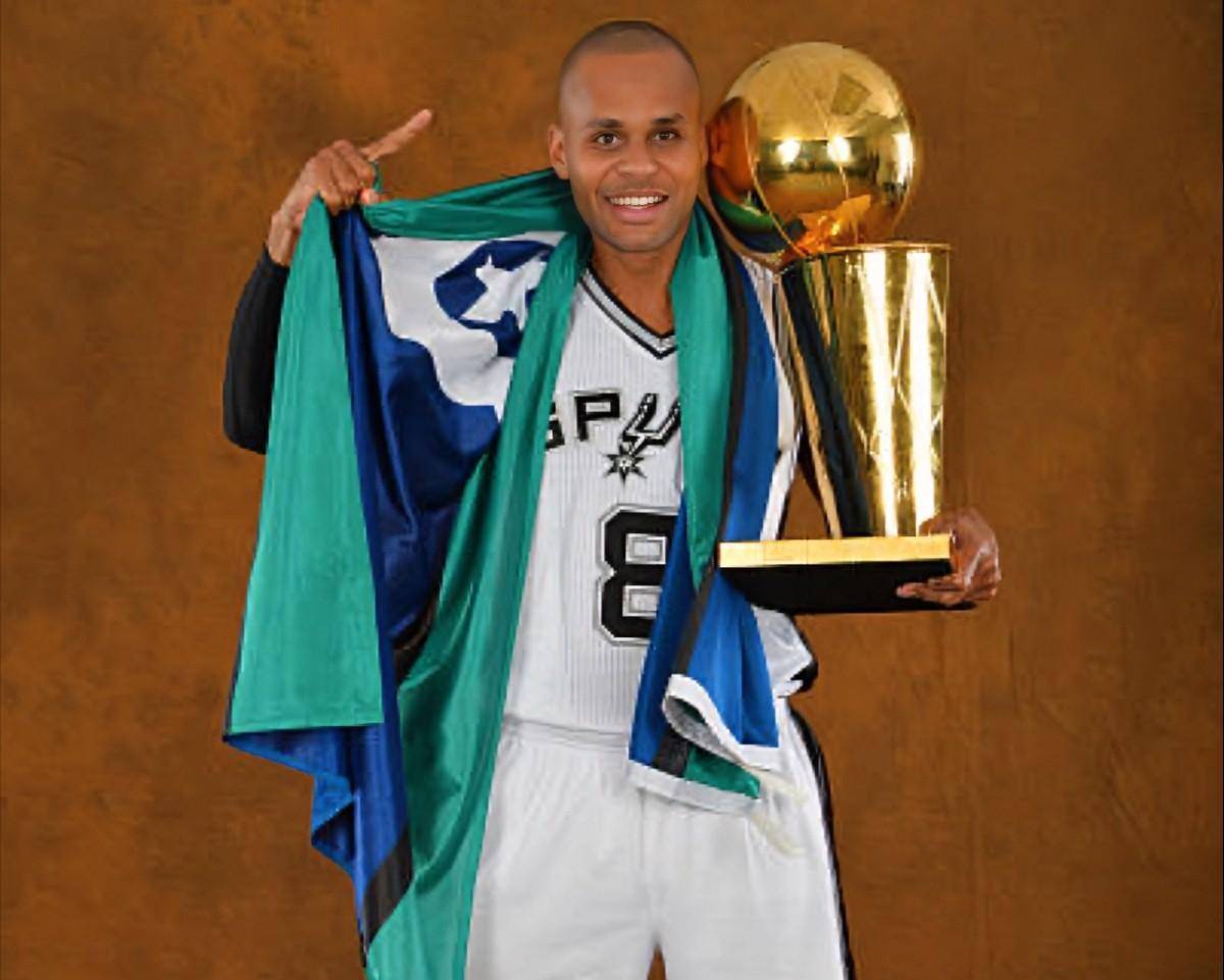 马刺后卫在比赛中发挥稳定获得好评 马刺后卫在比赛中发挥稳定获得好评