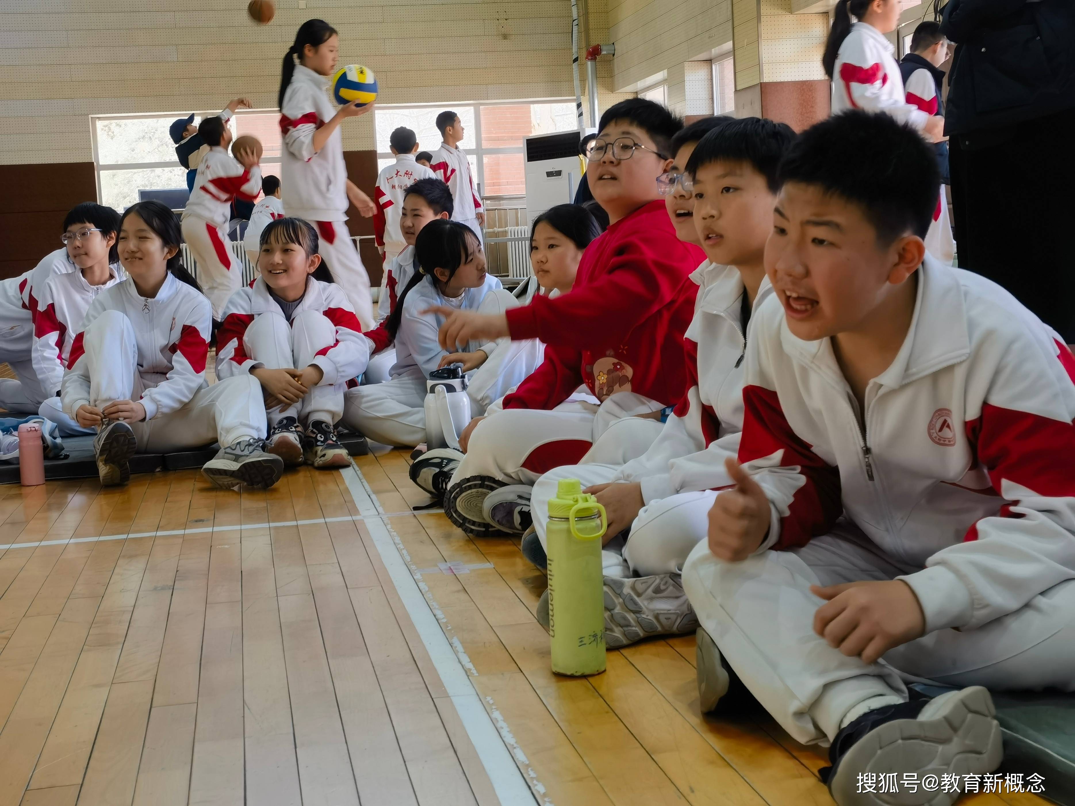 关于联赛赛场上球员斗志昂扬,气势如虹的信息 关于联赛赛场上球员斗志昂扬,气势如虹的信息