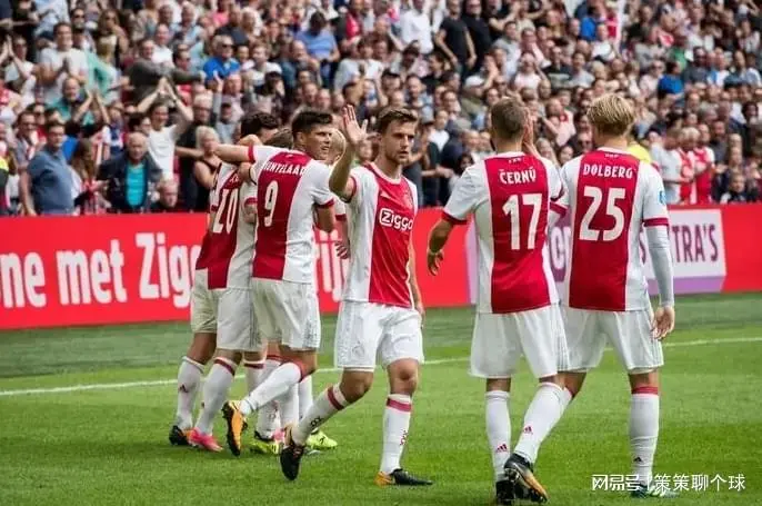 包含阿贾克斯实力碾压对手,晋级欧洲俱乐部杯半决赛的词条 包含阿贾克斯实力碾压对手,晋级欧洲俱乐部杯半决赛的词条