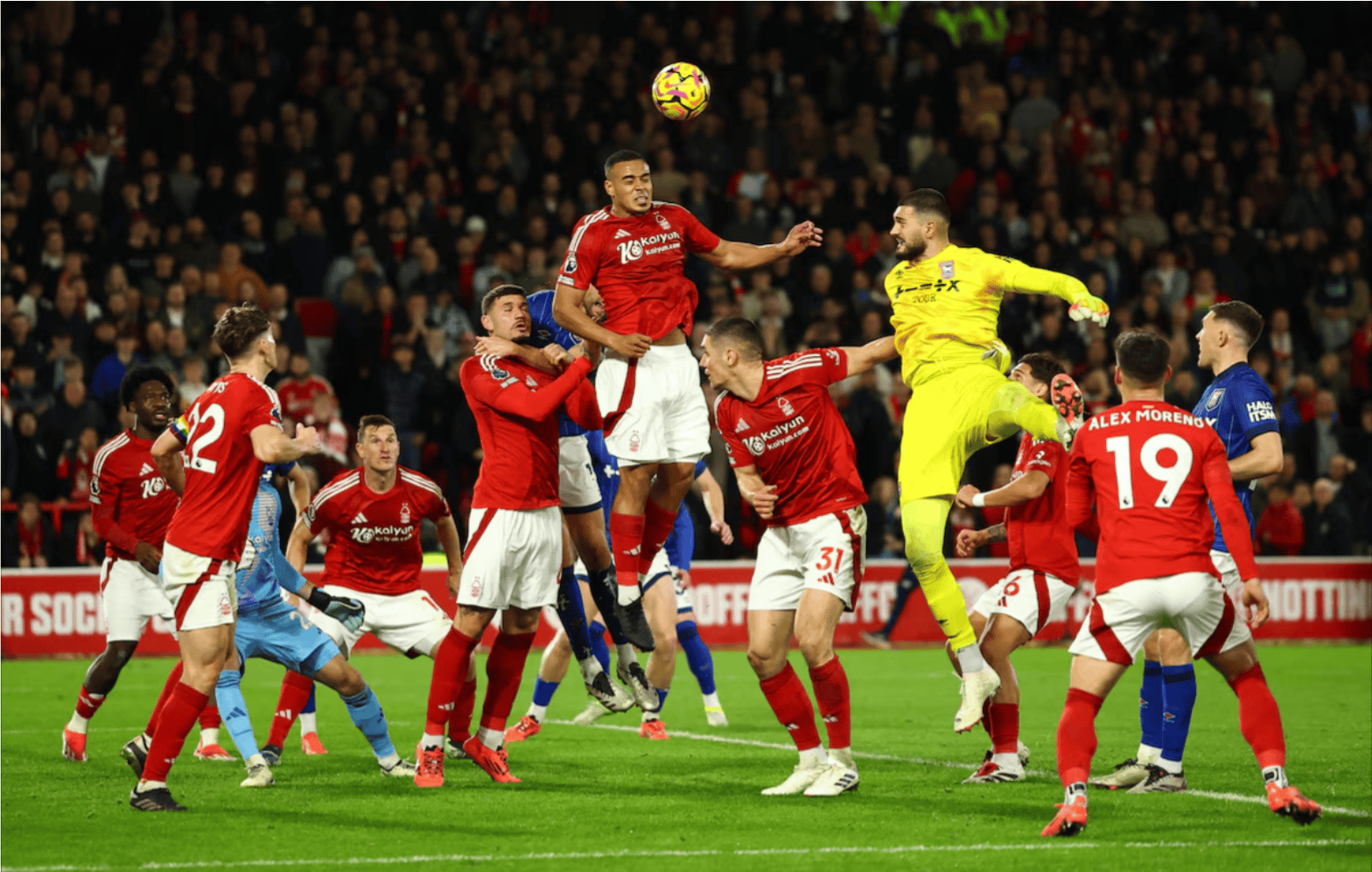 关于欧洲国际比赛激烈较量，双方火花四溅的信息