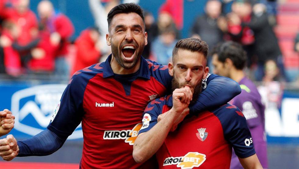 奥萨苏纳攻防俱佳,力压对手取得三分 奥萨苏纳攻防俱佳,力压对手取得三分