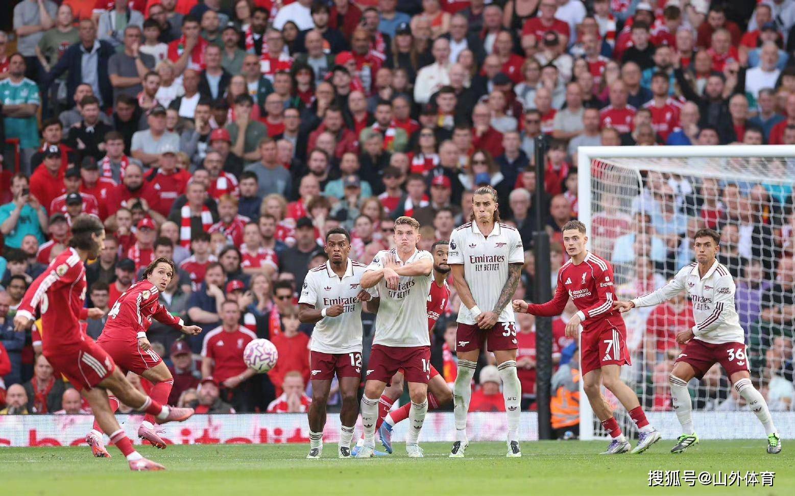 利物浦队客场失利,英超资格悬念重重 利物浦队客场失利,英超资格悬念重重