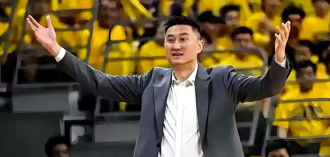 球队战术调整奏效，主教练称赞球员表现