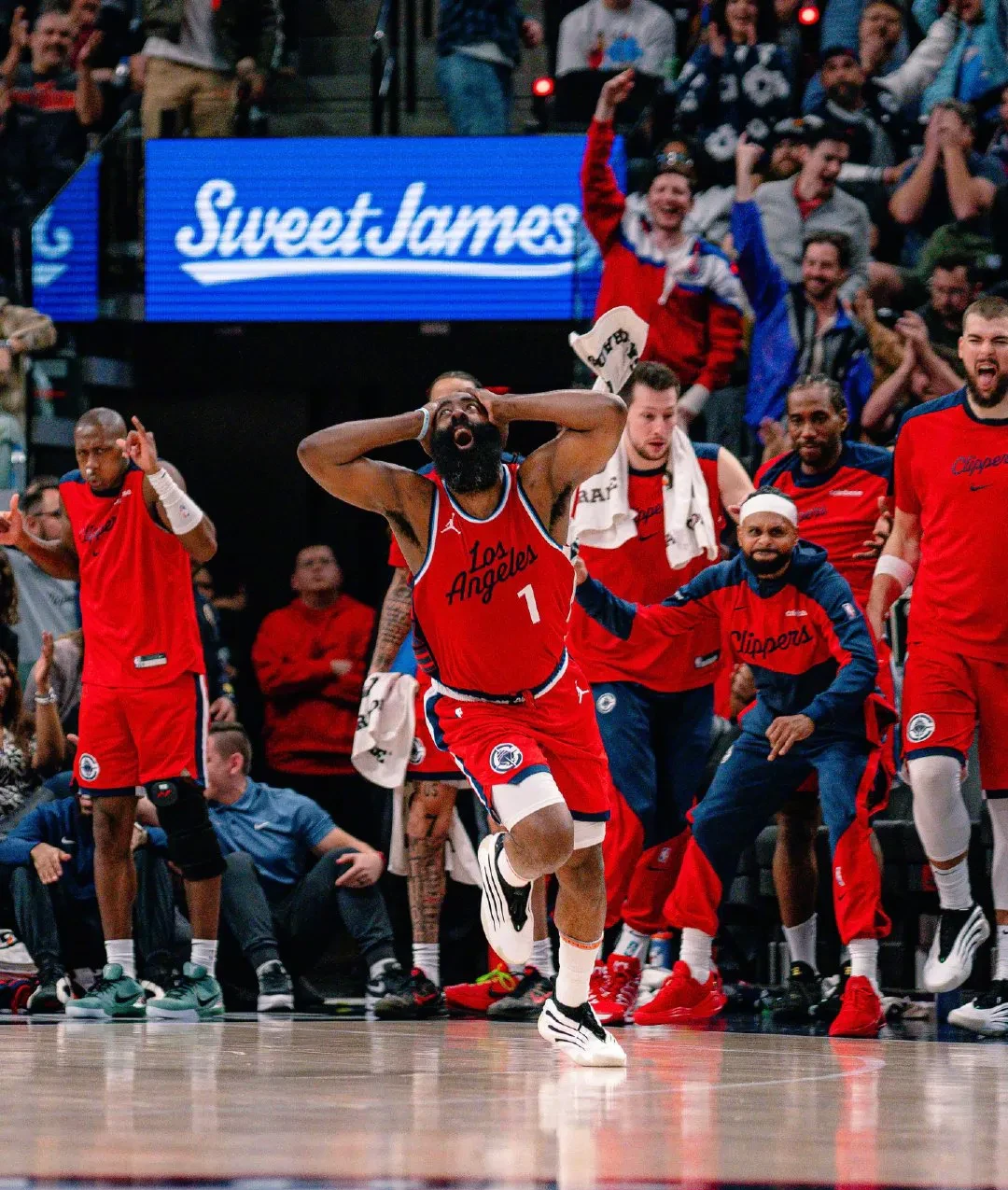 开拓者主场惨败快船，陷入困境的简单介绍