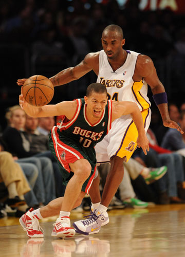 雄鹿击败公牛,科比出场得分亮眼 雄鹿击败公牛,科比出场得分亮眼