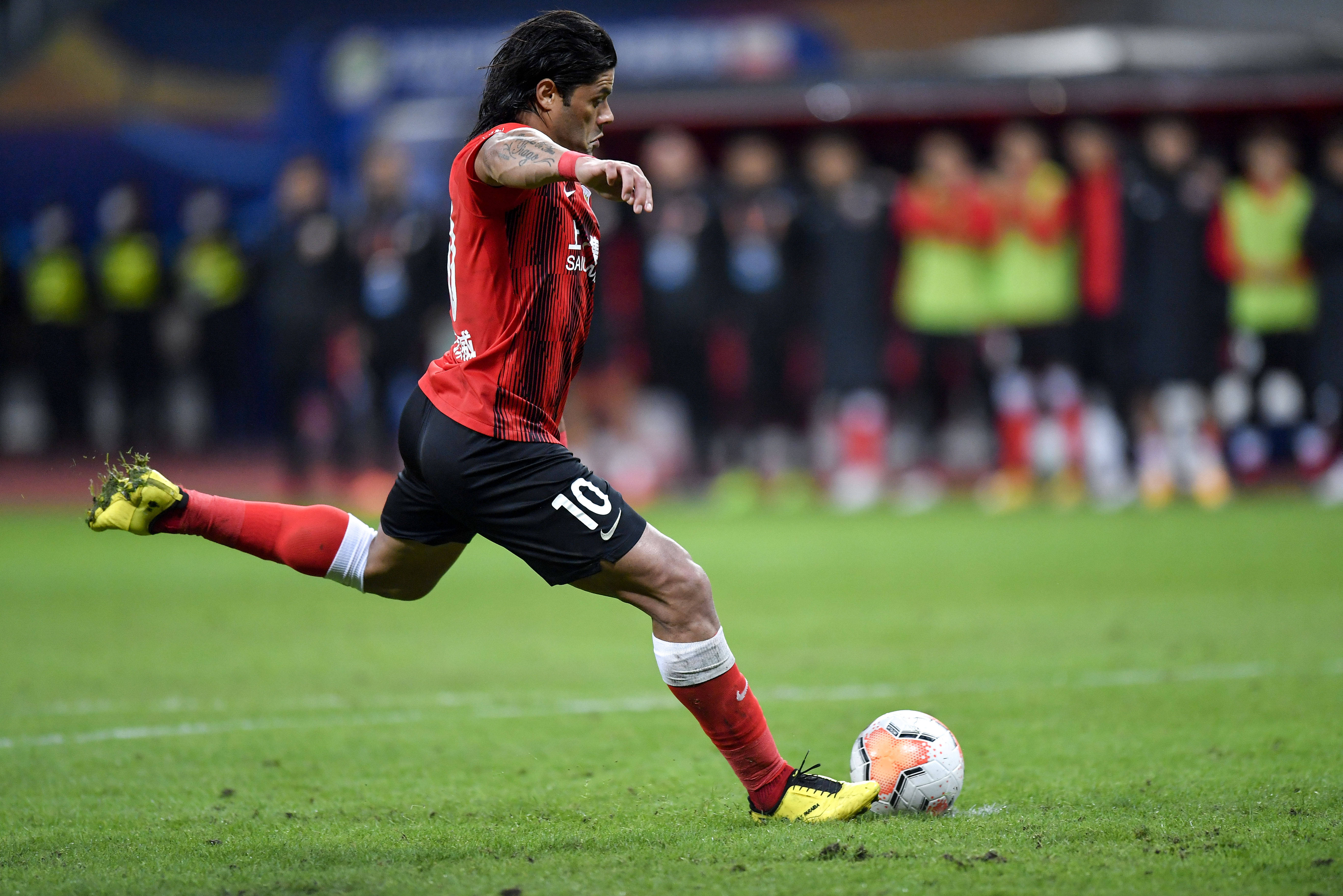 包含上海上港队战平广岛三箭队取得一分的词条